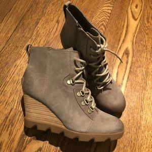 sorel uptown wedge boots